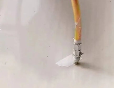 新河瓷砖空鼓维修公司专业解答在瓷砖铺贴过程中，如果使用的砂料过粗（如全部使用了粗砂），可能会导致以下问题